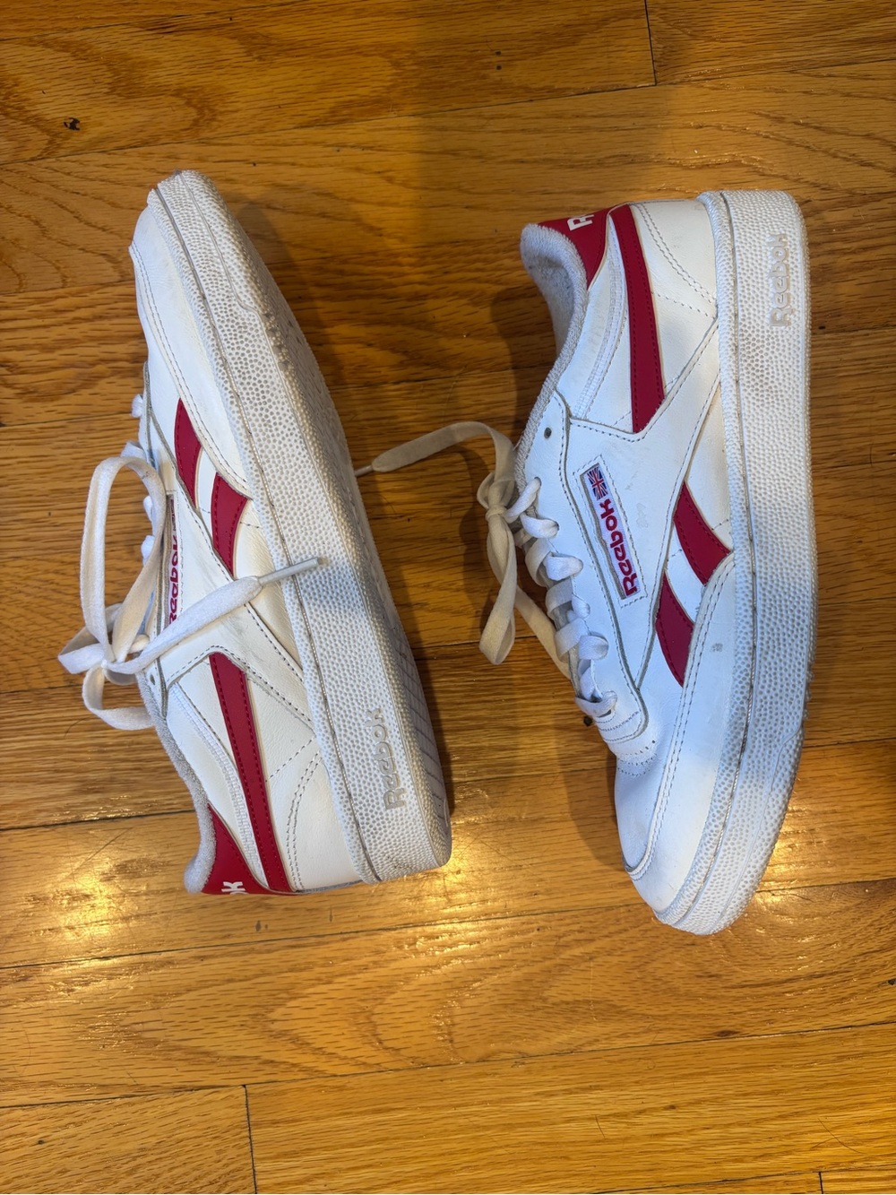 Reebok Classic White Sneakers with Red Accents - size 7M